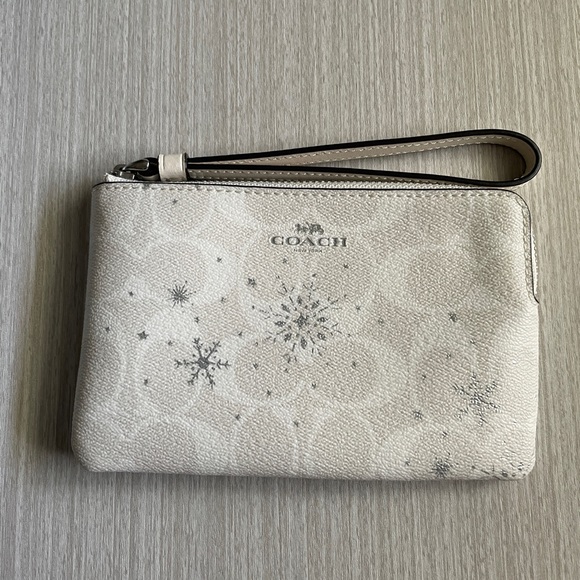 Coach snowflake wristlet NWT! - Picture 3 of 4